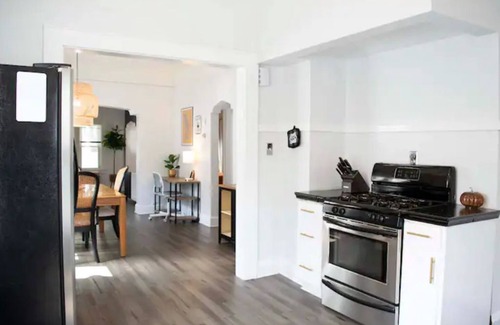 Fifth Ward House | Pink Door Place with fenced yard in a walkable area & 2 miles from Fiserv Forum