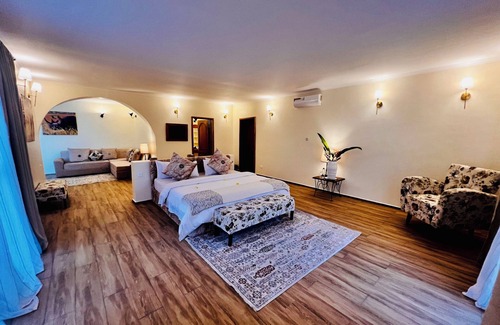 Moshi Hotel | PINK FLAMINGO BOUTIQUE HOTEL
