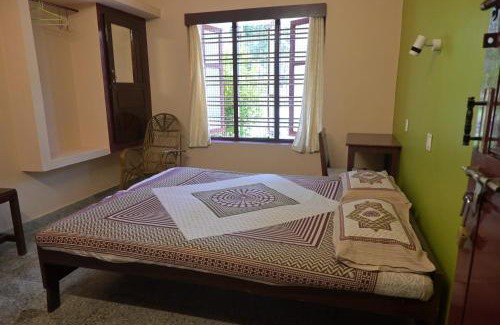 Kovalam Hotel | Pink Flower Tourist Home