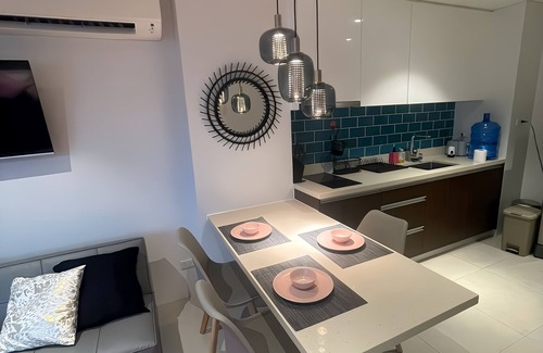 Maribago Apartment | Pink-Heaven Tambuli Beach Ocean View Fast Wi-Fi