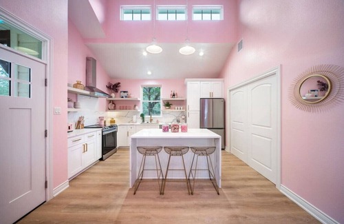 Austin House | Pink House ATX Pool & Spa Firepit