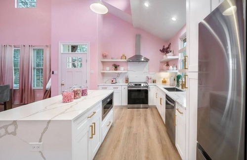 Austin House | Pink House ATX Pool & Spa Firepit