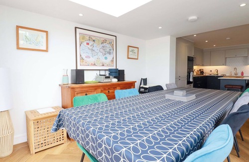 Mevagissey House | PINK HOUSE, pet friendly, country holiday cottage in Mevagissey