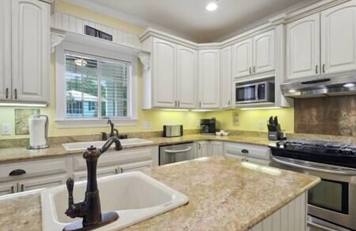 Bay St Louis House | Pink Lady 3 Br 2 Bath 2000sq ft home w/golf cart