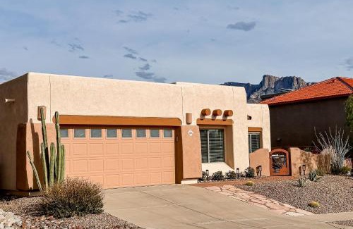 Oro Valley House | Pink Mountain Retreat