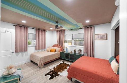 Ozona House | Pink Pony Villa - Waterfront Escape with Pool & Themed Rooms