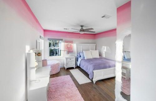 Ozona House | Pink Pony Villa - Waterfront Escape with Pool & Themed Rooms