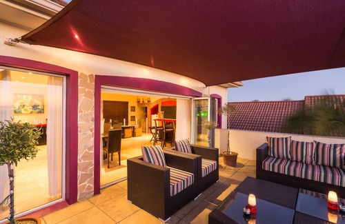 Heldervue House | Pink Rose Guesthouse & Spa | FOR MEN ONLY | Room 2 apartment