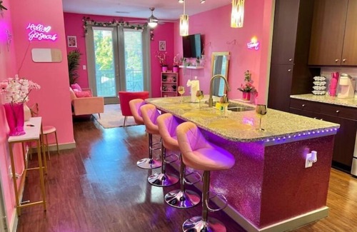 Houston Apartment | Pinkalicious Paradise 1BD/1Bath Galleria/Downtown