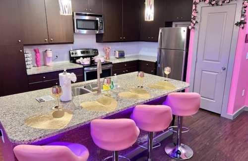 Houston Apartment | Pinkalicious Paradise 1BD/1Bath Galleria/Downtown