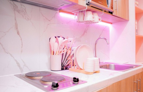 Tambo Condo | "Pinkie Suite" a Cozy 1-bedroom condo with AC, WiFi in welcoming Pasay