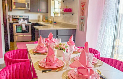 Lake Ozark House | Pinkie’s Paradise is the ultimate Lake of the Ozarks girls’ retreat! 2BR/2BA villa with a movie room, sauna, private deck, firepit, and pool access. Perfect for bachelorettes, birthdays & unforgettable lake getaways!