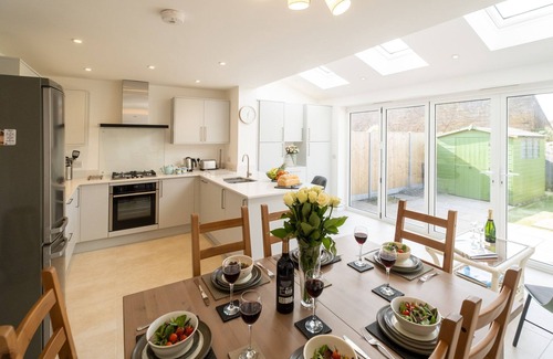 Aldeburgh Cottage | Pinky Cottage - sleeps 6 guests in 3 bedrooms