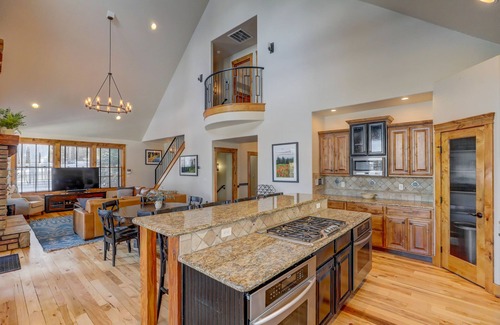 Tamarack House | Pinnacle Peak Estate @ Tamarack Resort | Spacious Modern Ski/Golf Retreat | Theater Room | Hot Tub