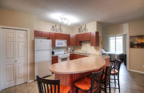 Quail Ridge Condo | Pinnacle Pointe Resort # 1202- 3Bedroom-2Bath - 90 Day Min -
