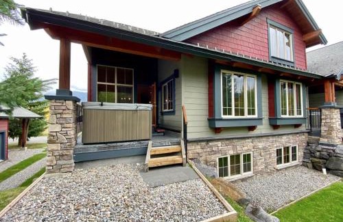 East Kootenay Ski Chalet | Pinnacle Ridge by StayIn