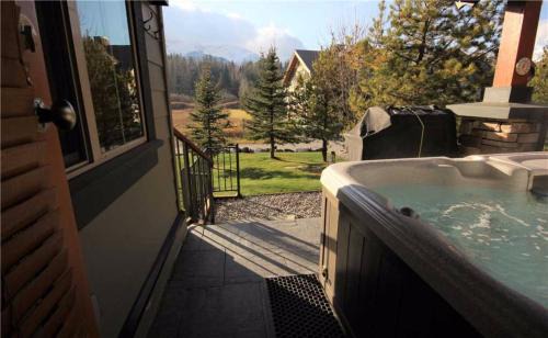 East Kootenay Ski Chalet | Pinnacle Ridge Chalets by Fernie Lodging Co