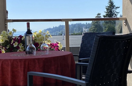 White Rock House | Pinnacle Sea Vistas is Spotless and Welcoming