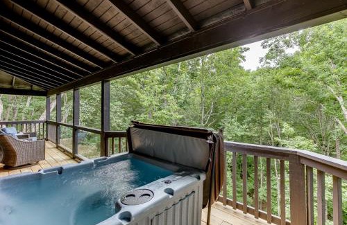 Cleveland House | Pinnacle Suite Treehouse Near Helen, Georgia