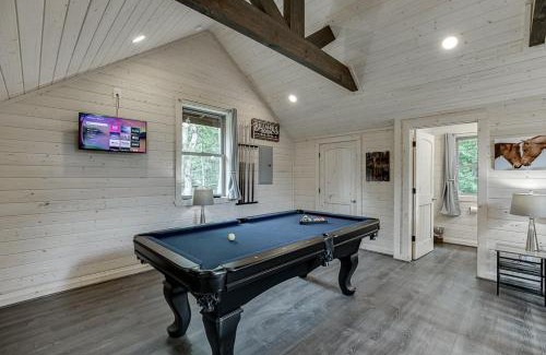Cleveland House | Pinnacle Suite Treehouse Near Helen, Georgia