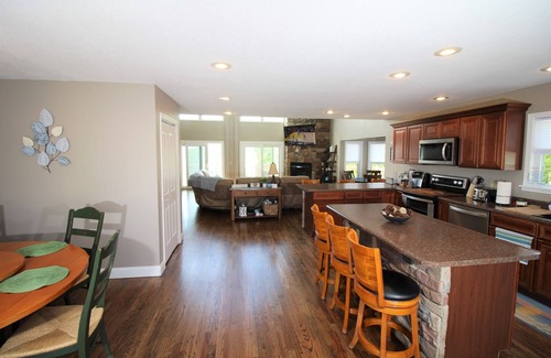 Hidden Springs House | Pinnacle Views. Nearby golf, winery bar & grills. Sleeps 12