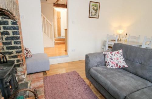 Knighton House | Pinner's Cottage