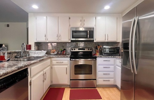 Pinole House | Pinole Valley Hills Family Retreat