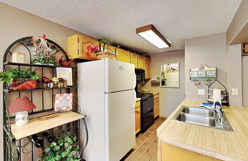 Ruidoso Condo | Pinon Park C11 | Cozy, Fireplace, Great Location