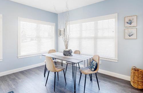 Arundel Apartment | Pinstripe Shell