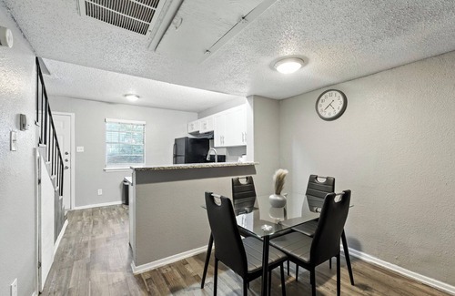 South Arlington Apartment | Pioneer Creek 410C I Comfy 2 Bed 1.5 Bath