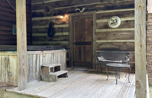 Fort Payne Cabin | Pioneer Log Cabin restored on 300 acres adjoining Little River Canyon