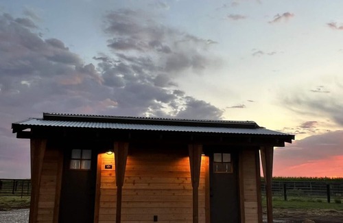 Poweshiek County Cabin | Pioneer's Dream~1883 Inspired~Covered Wagon~BISON~Heat and A/C