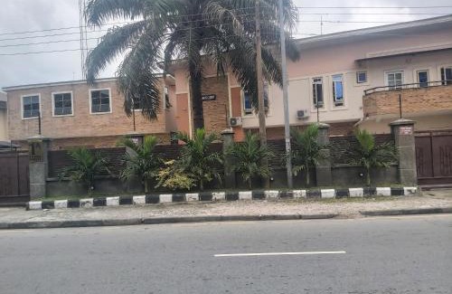 Port Harcourt House | Pious Court Guest House Old GRA