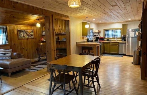 Stratton House | Pip's Place-10 Mins to Sugarloaf