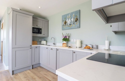 Saint Osyth House | PIPPIN COTTAGE, romantic, with a garden in St. Osyth