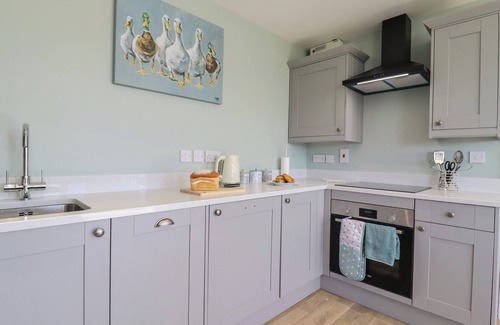 Saint Osyth House | PIPPIN COTTAGE, romantic, with a garden in St. Osyth