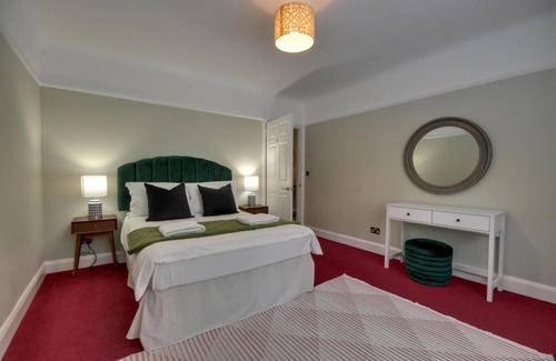 West Cliff Apartment | Pippin House in Bournemouth