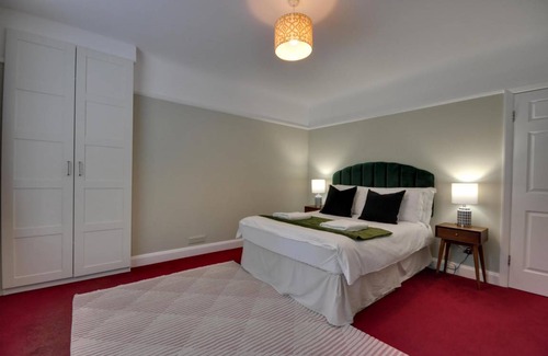 West Cliff Apartment | Pippin House in Bournemouth