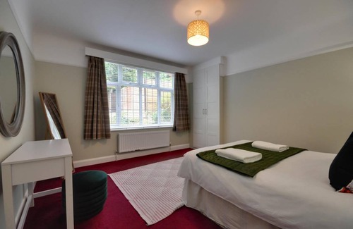 West Cliff Apartment | Pippin House in Bournemouth