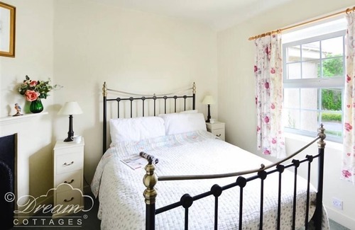Evershot Cottage | PIPPINS, pet friendly, with a garden in Dorchester