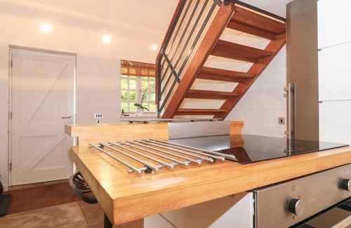 Milton Abbas Cottage | PIPS HIDEAWAY, pet friendly, with a garden in Milton Abbas