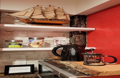 Colington Harbour Apartment | Pirate's Lair (w/hot tub!) @pirateslairobx