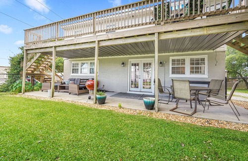 Morehead City Apartment | PirateCove has boat parking and pet friendly