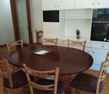 Camprodon Apartment | Pis Gran i Acollidor amb LLar de Foc, a Camprodon
