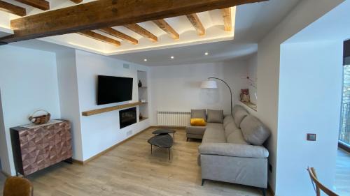 Baga Apartment | Pis turístic de 170 m2 a la plaça Porxada de Bagà