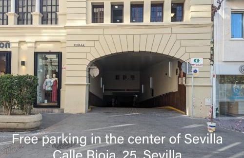 Camas Apartment | Piscina abierta! Parking en Sevilla centro incluido