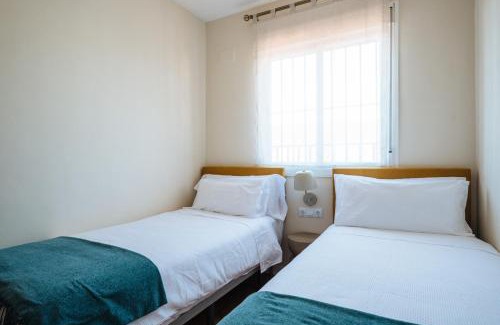 Camas Apartment | Piscina abierta! Parking en Sevilla centro incluido