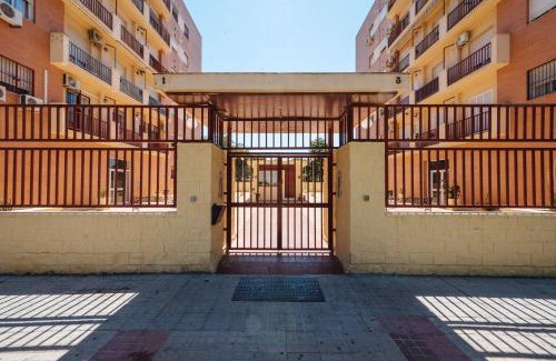 Camas Apartment | Piscina abierta! Parking en Sevilla centro incluido