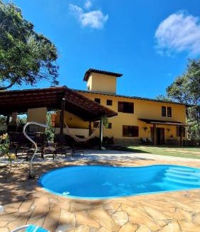 Sao Sebastiao das Aguas Claras House | PISCINA AQUECIDA, 5 SUÍTES, trilha privativa até o riacho, Wi-fi, estacionamento, ampla área externa cercada de natureza exuberante - 200m do vilarejo