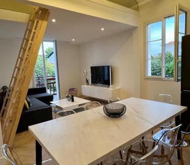 Anglet Apartment | Piscine et jacuzzi Loft ravissant dans une maison basque